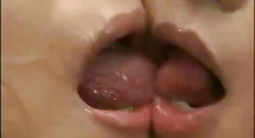 sex quần ngắn Liếm âm hộ của một người phụ nữ secnhat da đen.